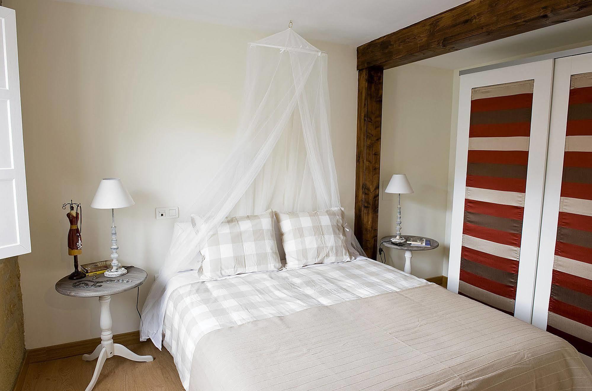 Apartamentos Turisticos Los Zapatos Morados อาโร ภายนอก รูปภาพ